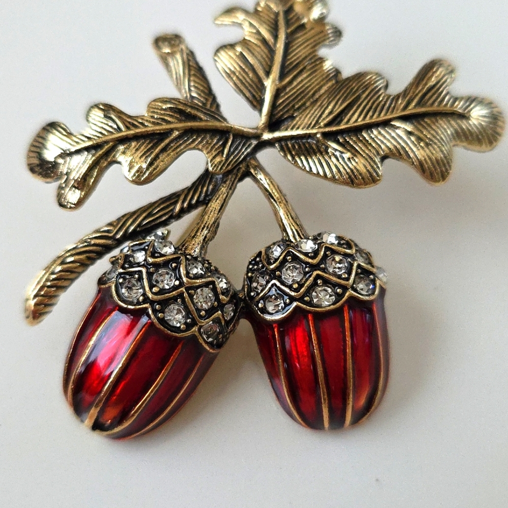 Acorn Brooch with ANTIQUE finish Oak Leaves